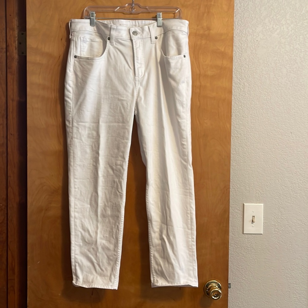 White boyfriend ankle jeans
